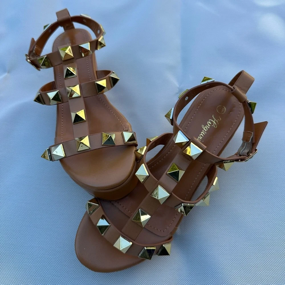 ✨ Brown Studded Platform Wedge Sandals – Gold Accents  size 7 .5 - Picture 2 of 6